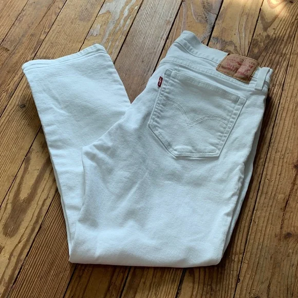 Levi's Distressed Boyfriend - Picture 1 of 8